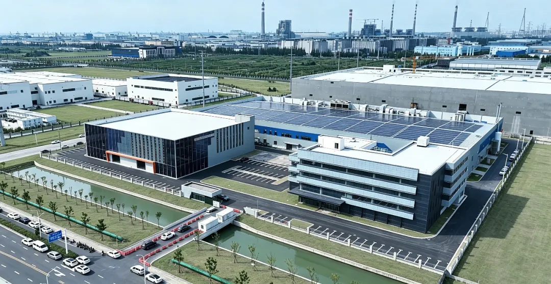 钙钛矿定义绿色建筑材料：从源头到应用的发电革命